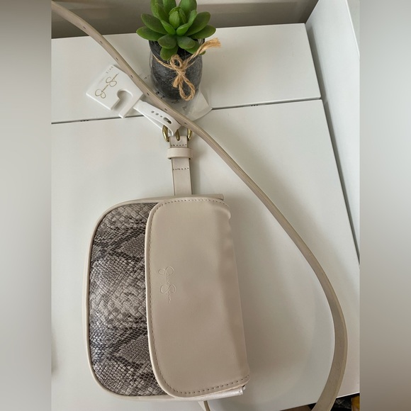 Jessica Simpson cross body/Fanny purse - Picture 3 of 3